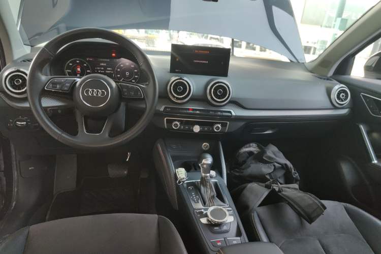 Used Audi Q2L e-tron 2022 Q2L e-tron Pure Electric Smart Enjoyment Model Center Console