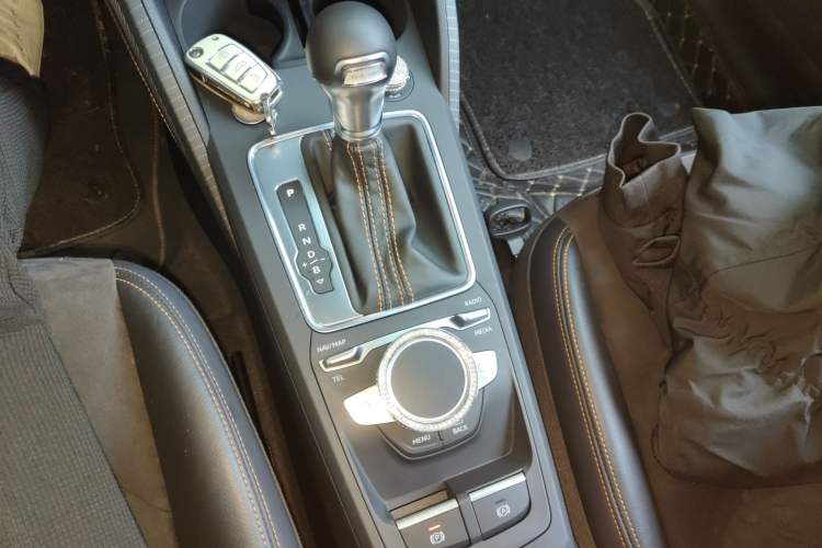 Used Audi Q2L e-tron 2022 Q2L e-tron Pure Electric Smart Enjoyment Model Gear Lever