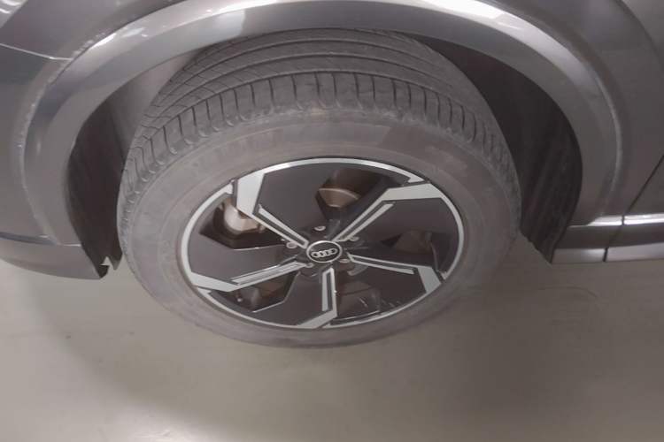 Used Audi Q2L e-tron 2022 Q2L e-tron Pure Electric Smart Enjoyment Model Left Front Wheel Hub