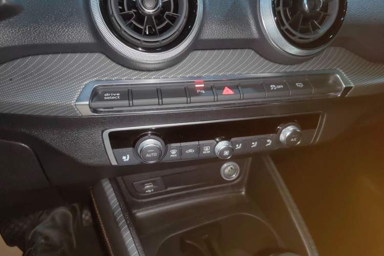 Used Audi Q2L e-tron 2022 Q2L e-tron Pure Electric Smart Enjoyment Model Audio And AC Panel