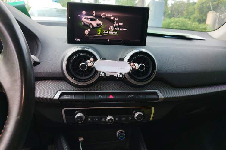 Used Audi Q2L e-tron 2022 Q2L e-tron Pure Electric Smart Enjoyment Model Audio And AC Panel