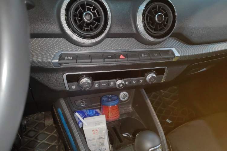 Used Audi Q2L e-tron 2022 Q2L e-tron Pure Electric Smart Enjoyment Model Audio And AC Panel