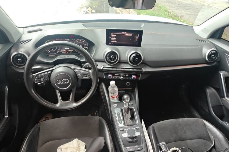 Used Audi Q2L e-tron 2022 Q2L e-tron Pure Electric Smart Enjoyment Model Center Console