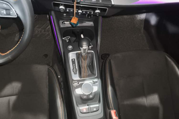 Used Audi Q2L e-tron 2022 Q2L e-tron Pure Electric Smart Enjoyment Model Gear Lever