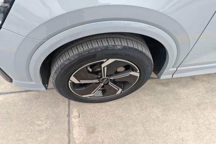 Used Audi Q2L e-tron 2022 Q2L e-tron Pure Electric Smart Enjoyment Model Left Front Wheel Hub