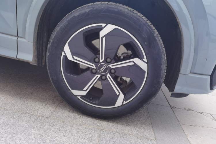 Used Audi Q2L e-tron 2022 Q2L e-tron Pure Electric Smart Enjoyment Model Right Front Wheel Hub