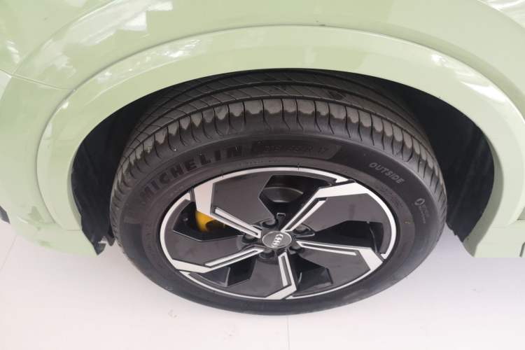 Used Audi Q2L e-tron 2022 Q2L e-tron Pure Electric Smart Enjoyment Model Left Front Wheel Hub