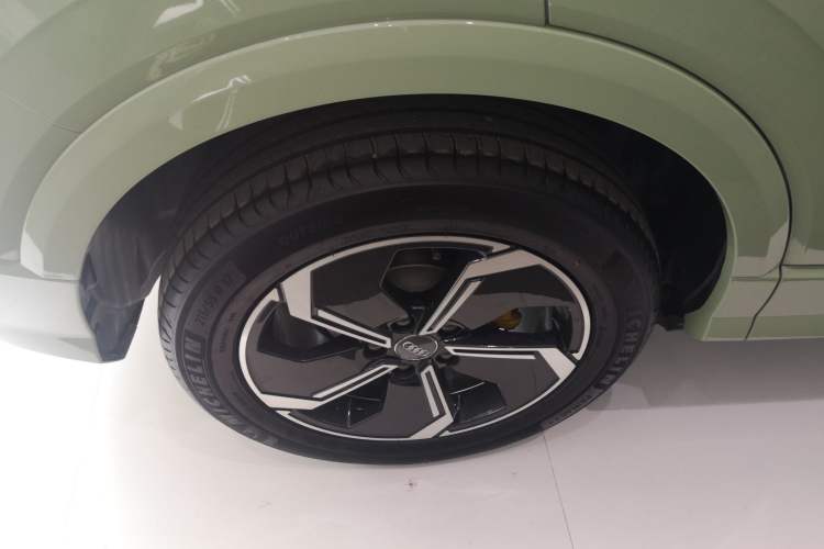 Used Audi Q2L e-tron 2022 Q2L e-tron Pure Electric Smart Enjoyment Model Right Rear Wheel Hub