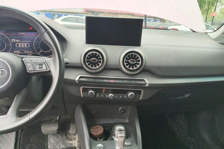 Used Audi Q2L e-tron 2022 Q2L e-tron Pure Electric Smart Enjoyment Model Audio And AC Panel