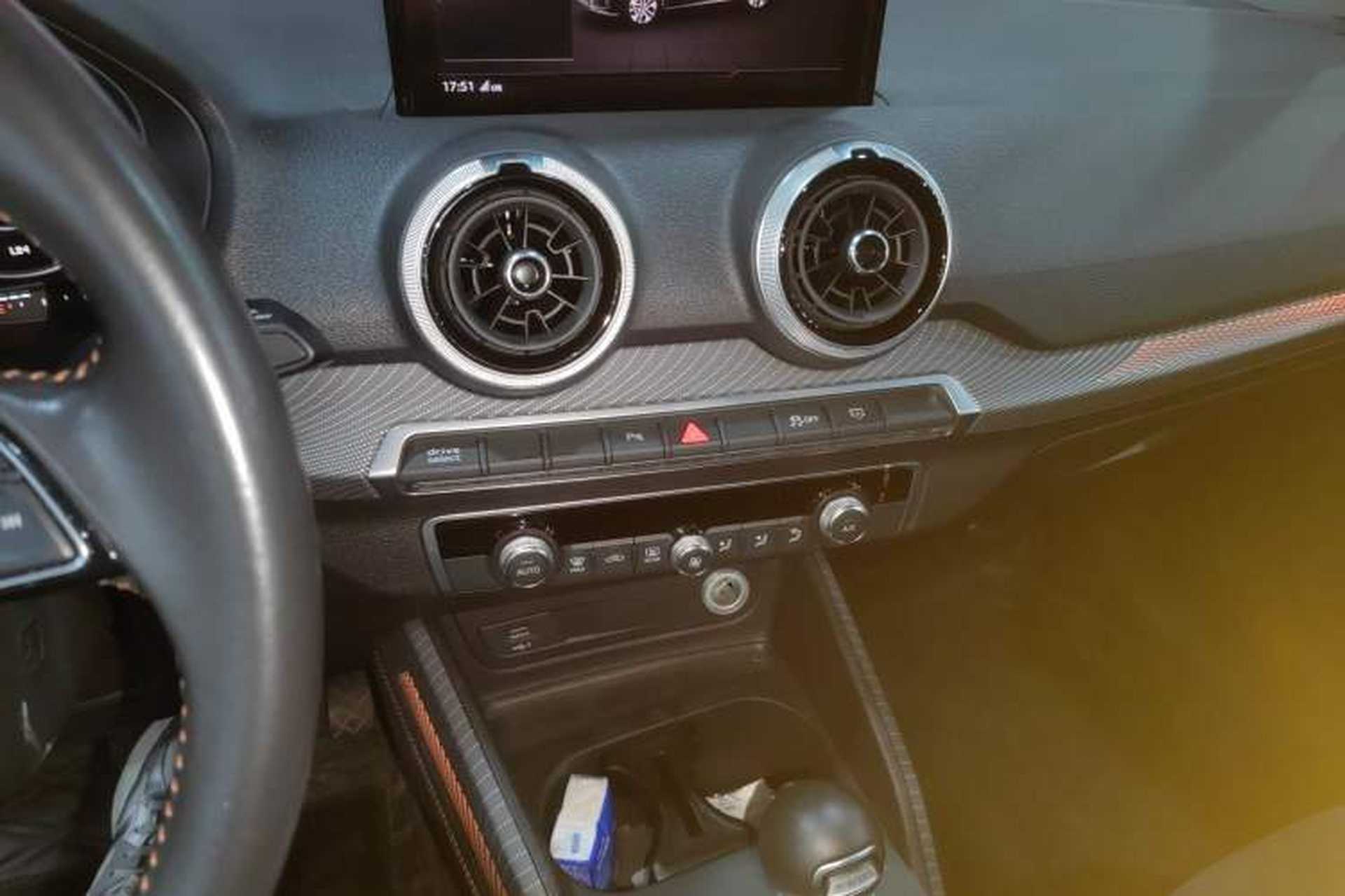 Used Audi Q2L e-tron 2022 Q2L e-tron Pure Electric Smart Enjoyment Model Audio And AC Panel