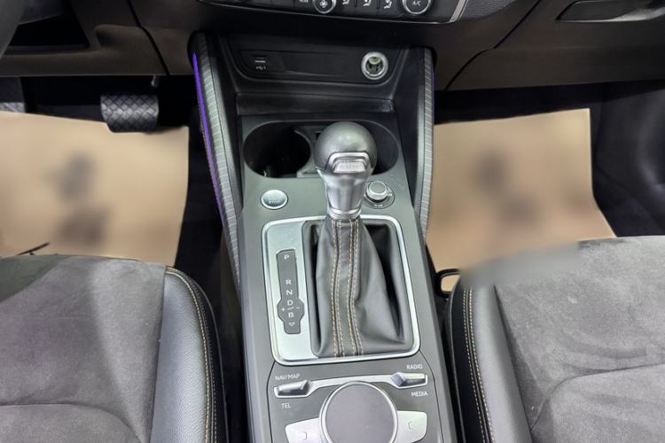 Used Audi Q2L e-tron 2022 Q2L e-tron Pure Electric Smart Enjoyment Model Gear Lever