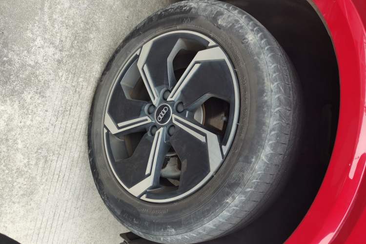 Used Audi Q2L e-tron 2022 Q2L e-tron Pure Electric Smart Enjoyment Model Right Front Wheel Hub
