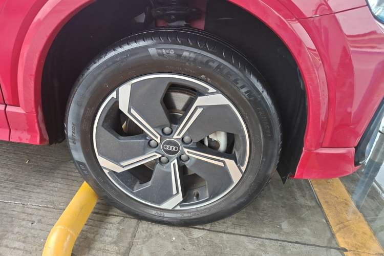 Used Audi Q2L e-tron 2022 Q2L e-tron Pure Electric Smart Enjoyment Model Right Front Wheel Hub