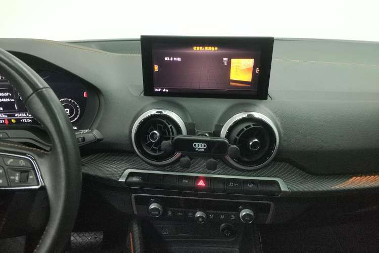 Used Audi Q2L e-tron 2022 Q2L e-tron Pure Electric Smart Enjoyment Model Audio And AC Panel