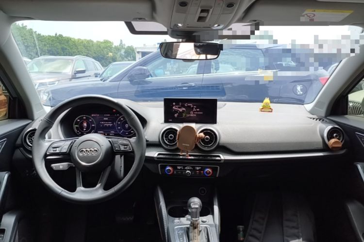 Used Audi Q2L e-tron 2022 Q2L e-tron Pure Electric Smart Enjoyment Model Center Console