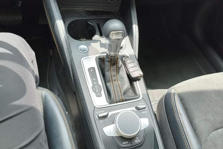 Used Audi Q2L e-tron 2022 Q2L e-tron Pure Electric Smart Enjoyment Model Gear Lever