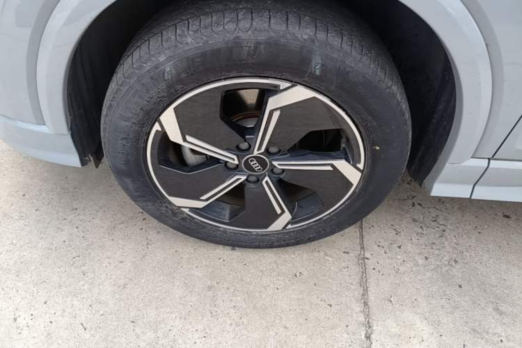Used Audi Q2L e-tron 2022 Q2L e-tron Pure Electric Smart Enjoyment Model Left Front Wheel Hub