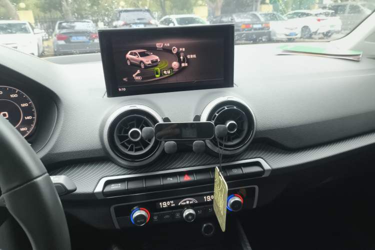 Used Audi Q2L e-tron 2022 Q2L e-tron Pure Electric Smart Enjoyment Model Audio And AC Panel