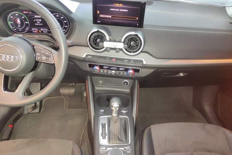 Used Audi Q2L e-tron 2022 Q2L e-tron Pure Electric Smart Enjoyment Model Audio And AC Panel