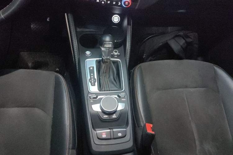 Used Audi Q2L e-tron 2022 Q2L e-tron Pure Electric Smart Enjoyment Model Gear Lever