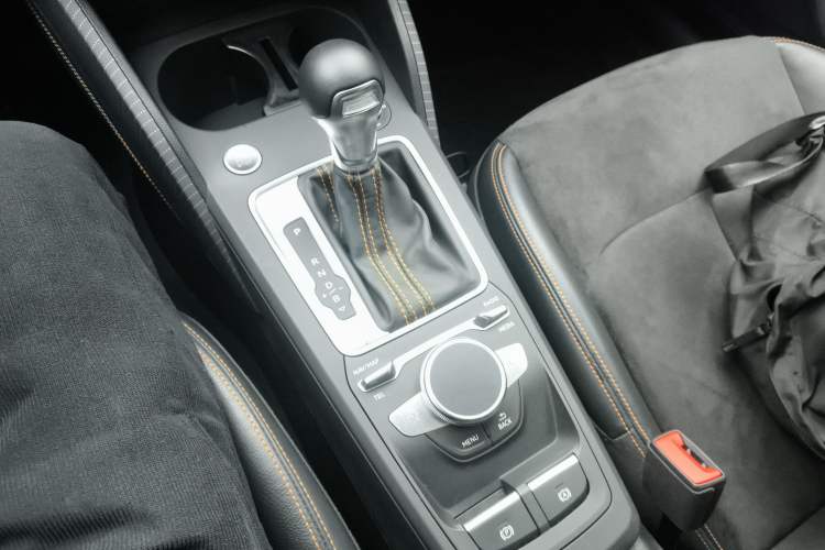 Used Audi Q2L e-tron 2022 Q2L e-tron Pure Electric Smart Enjoyment Model Gear Lever