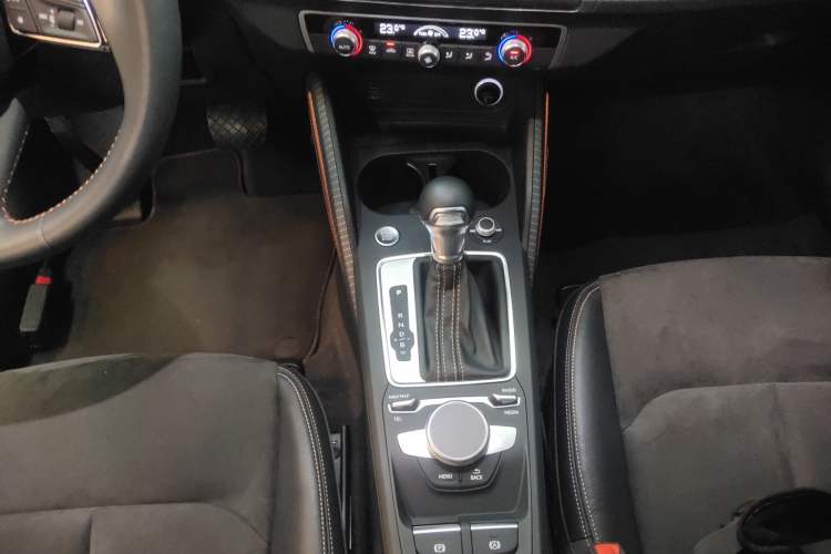 Used Audi Q2L e-tron 2022 Q2L e-tron Pure Electric Smart Enjoyment Model Gear Lever