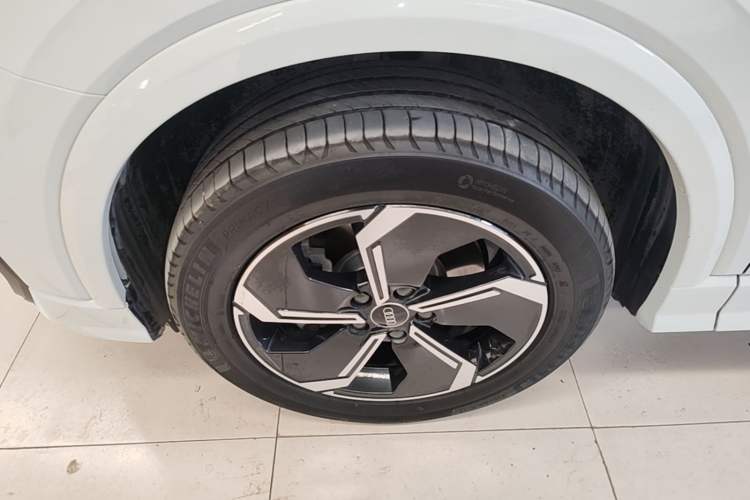 Used Audi Q2L e-tron 2022 Q2L e-tron Pure Electric Smart Enjoyment Model Left Front Wheel Hub