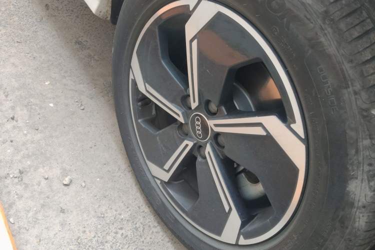 Used Audi Q2L e-tron 2022 Q2L e-tron Pure Electric Smart Enjoyment Model Right Front Wheel Hub
