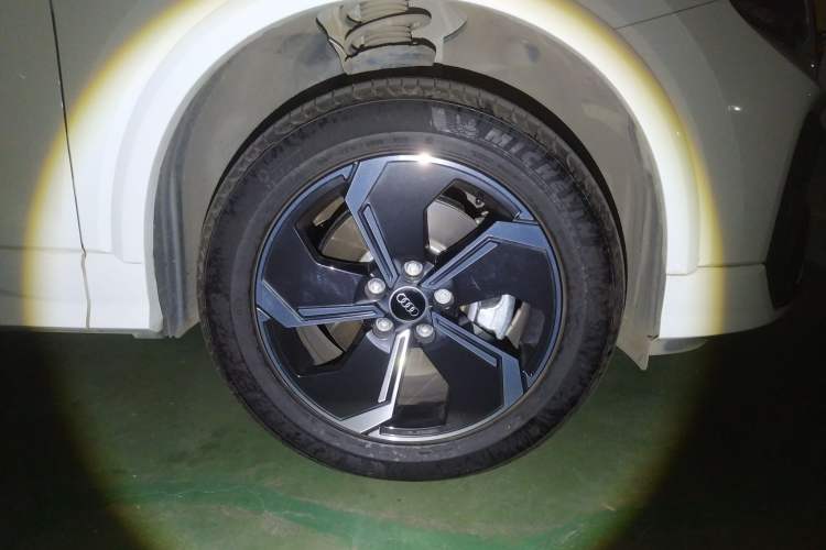Used Audi Q2L e-tron 2022 Q2L e-tron Pure Electric Smart Enjoyment Model Right Front Wheel Hub