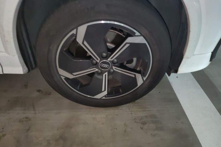 Used Audi Q2L e-tron 2022 Q2L e-tron Pure Electric Smart Enjoyment Model Right Front Wheel Hub