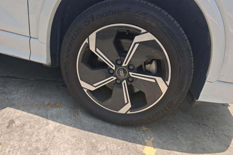 Used Audi Q2L e-tron 2022 Q2L e-tron Pure Electric Smart Enjoyment Model Right Front Wheel Hub