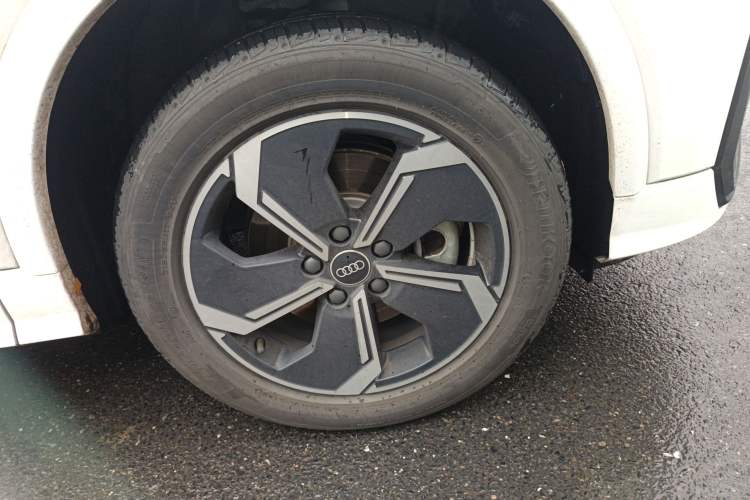 Used Audi Q2L e-tron 2022 Q2L e-tron Pure Electric Smart Enjoyment Model Right Front Wheel Hub
