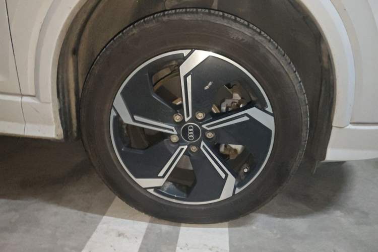 Used Audi Q2L e-tron 2022 Q2L e-tron Pure Electric Smart Enjoyment Model Right Front Wheel Hub