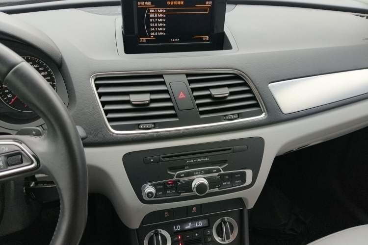 Used Audi Q3 2013 35 TFSI Comfort Model Audio And AC Panel