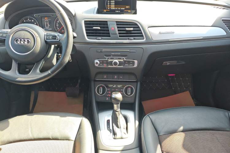 Used Audi Q3 2017 30 TFSI Fashion Model Audio And AC Panel