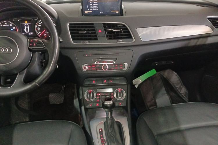 Used Audi Q3 2015 35 TFSI Comfort Model Audio And AC Panel