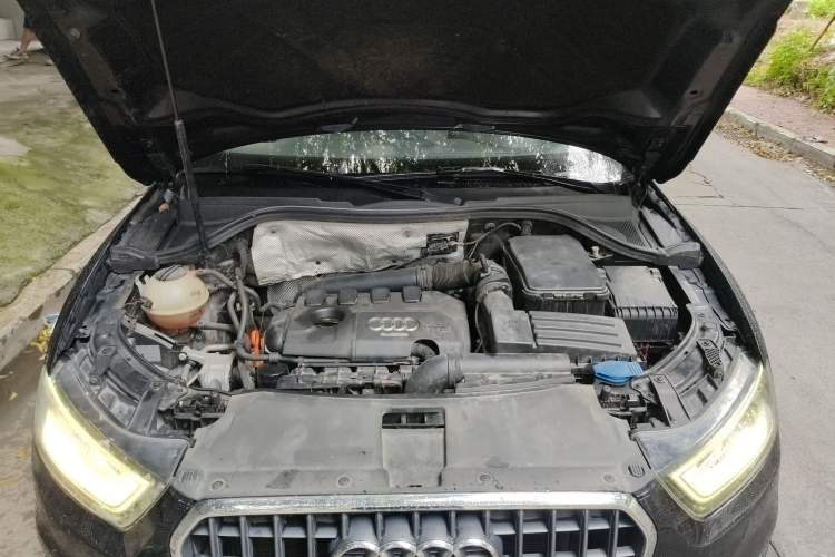 Used Audi Q3 2013 35 TFSI Comfort Model Engine Bay