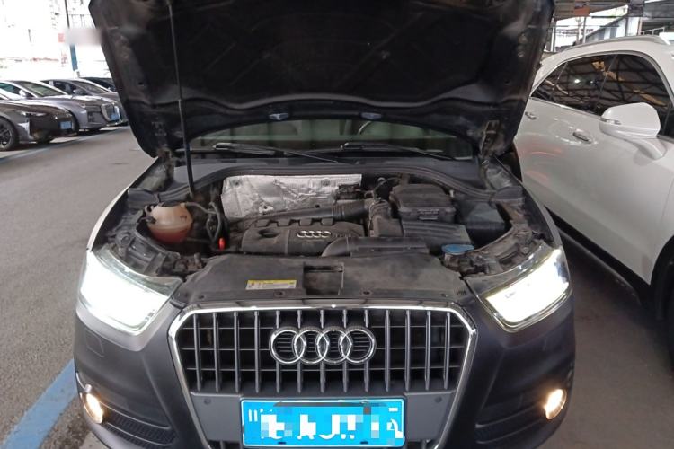 Used Audi Q3 2015 35 TFSI Comfort Model Engine Bay