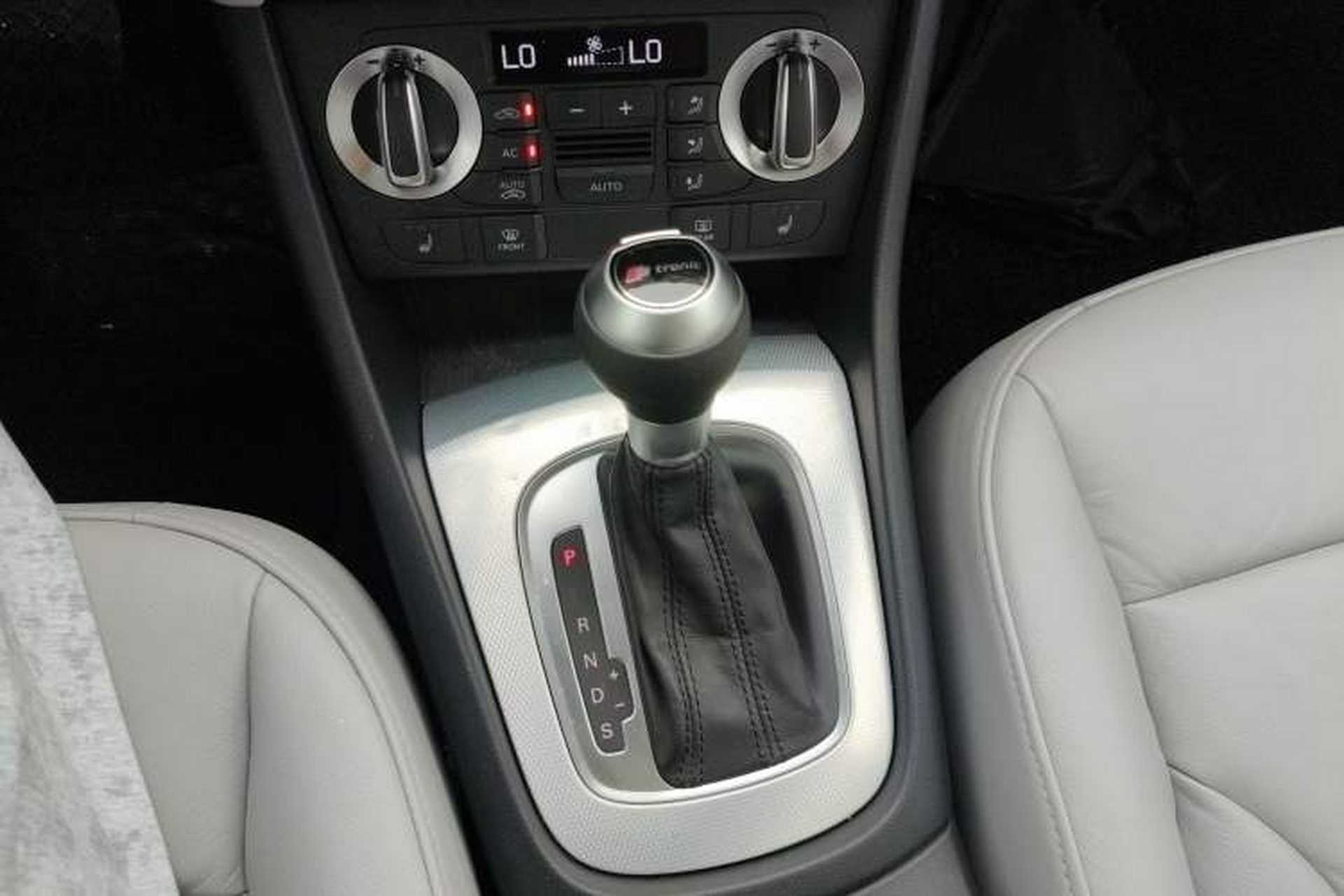 Used Audi Q3 2013 35 TFSI Comfort Model Gear Lever