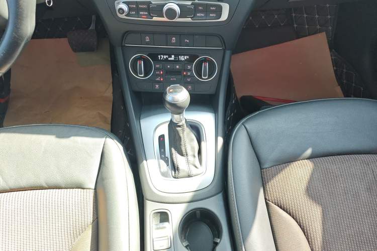 Used Audi Q3 2017 30 TFSI Fashion Model Gear Lever