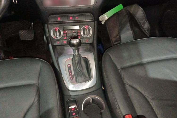 Used Audi Q3 2015 35 TFSI Comfort Model Gear Lever