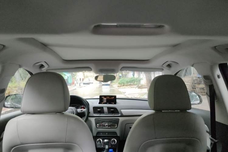 Used Audi Q3 2013 35 TFSI Comfort Model Headliner
