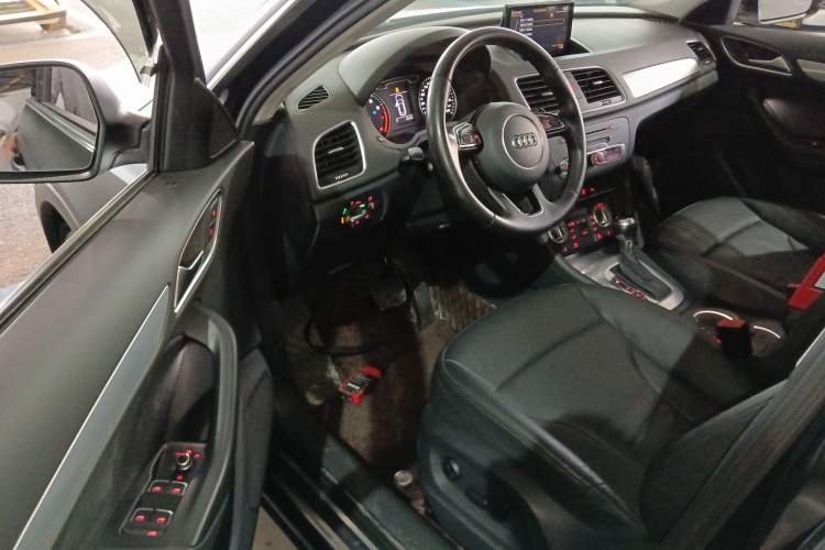 Used Audi Q3 2015 35 TFSI Comfort Model Interior 3