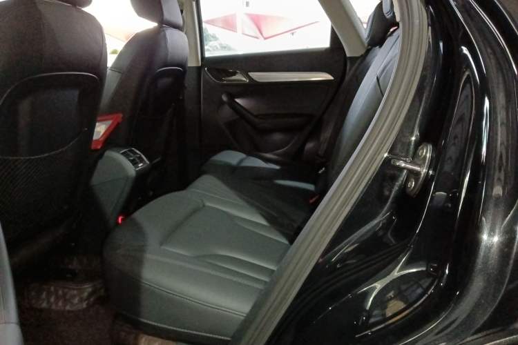 Used Audi Q3 2015 35 TFSI Comfort Model Interior 4