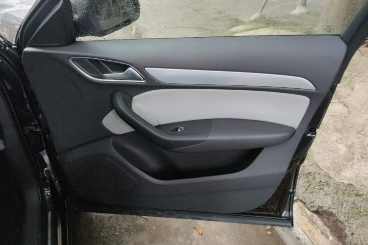 Used Audi Q3 2013 35 TFSI Comfort Model Interior 5