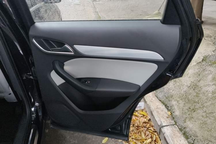 Used Audi Q3 2013 35 TFSI Comfort Model Interior 6