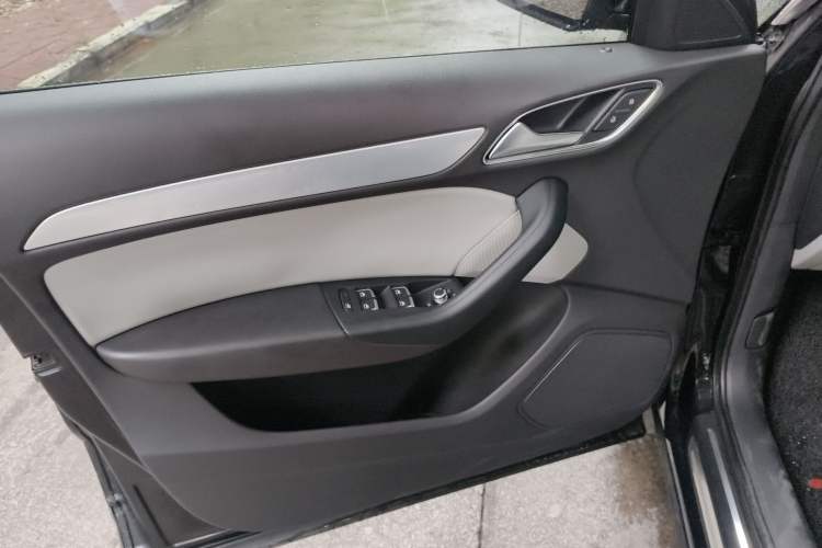 Used Audi Q3 2013 35 TFSI Comfort Model Interior 7