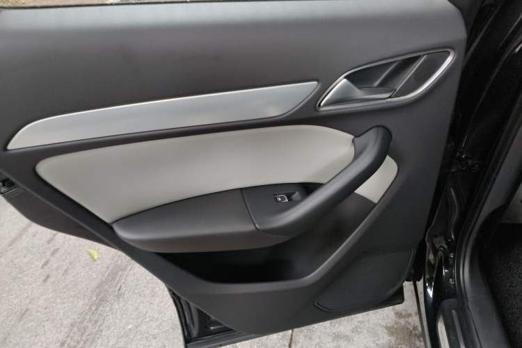 Used Audi Q3 2013 35 TFSI Comfort Model Interior 8