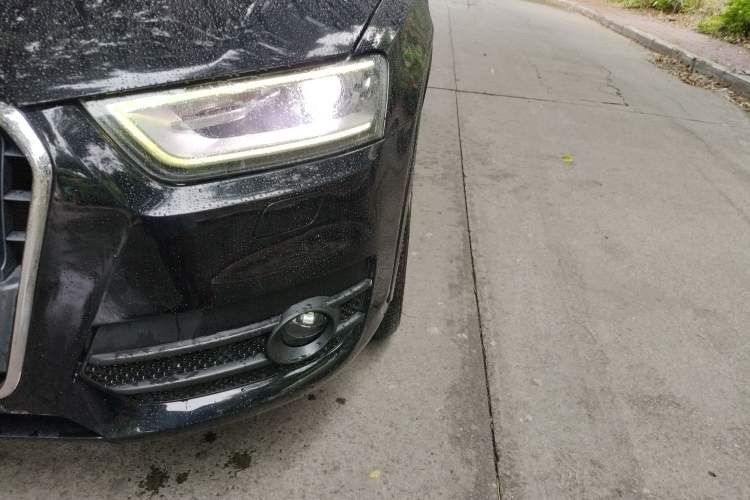 Used Audi Q3 2013 35 TFSI Comfort Model Left Front Headlight