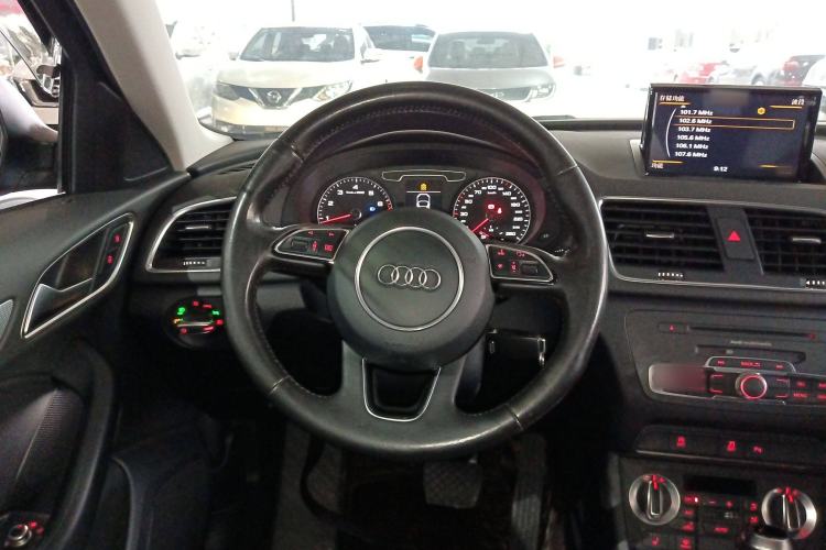 Used Audi Q3 2015 35 TFSI Comfort Model Steering Wheel